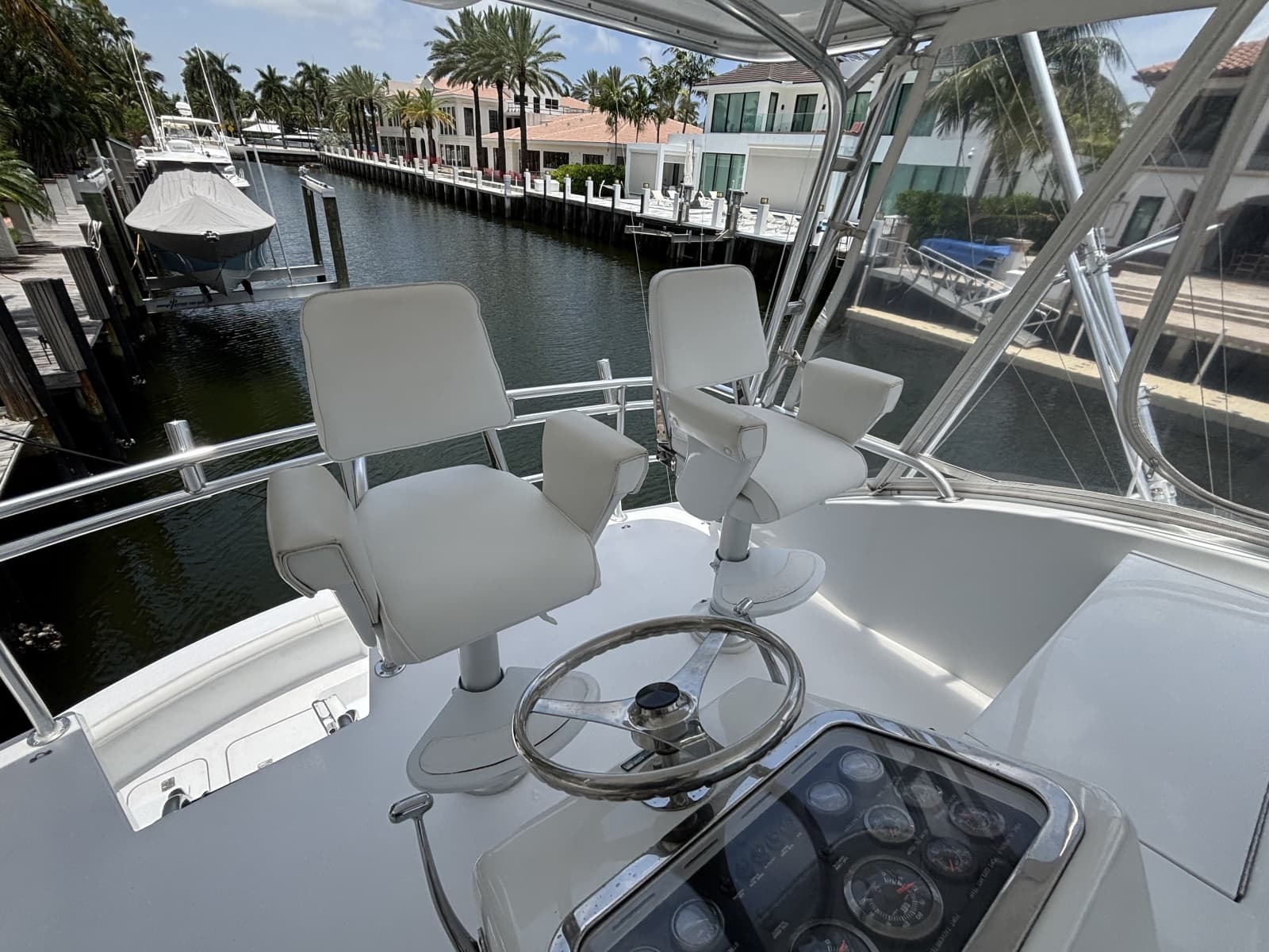 2005 Hatteras Convertible - Photo 16