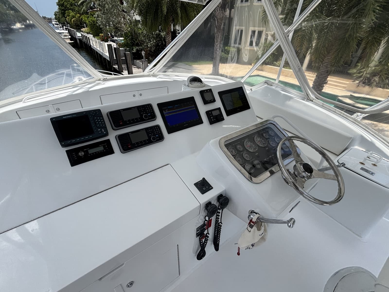 2005 Hatteras Convertible - Photo 29