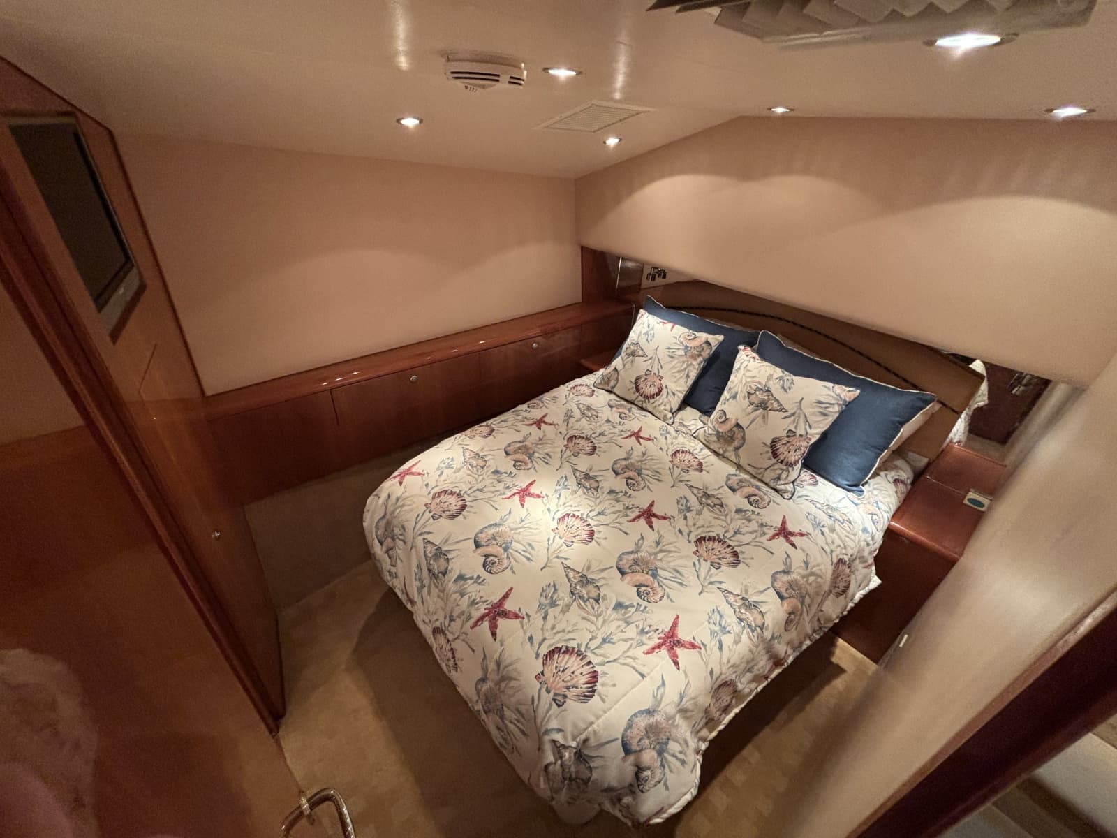 2005 Hatteras Convertible - Photo 7