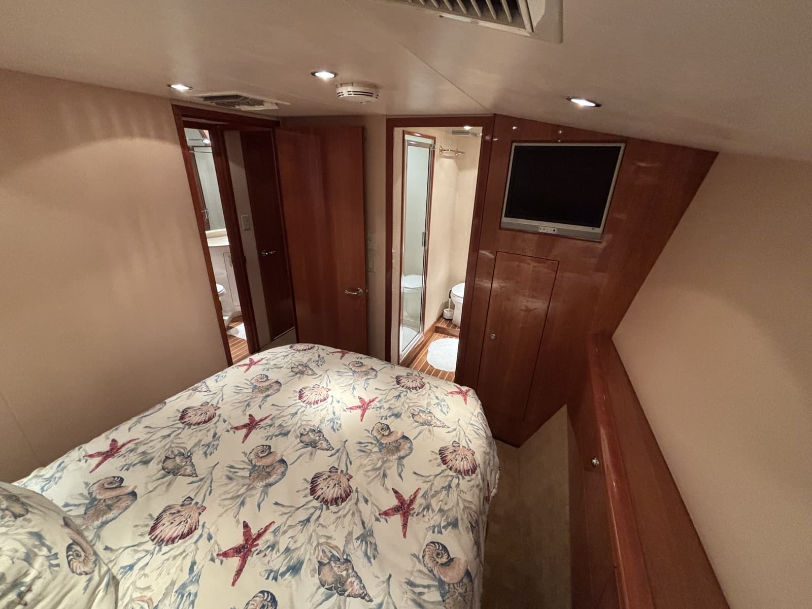 2005 Hatteras Convertible - Photo 26