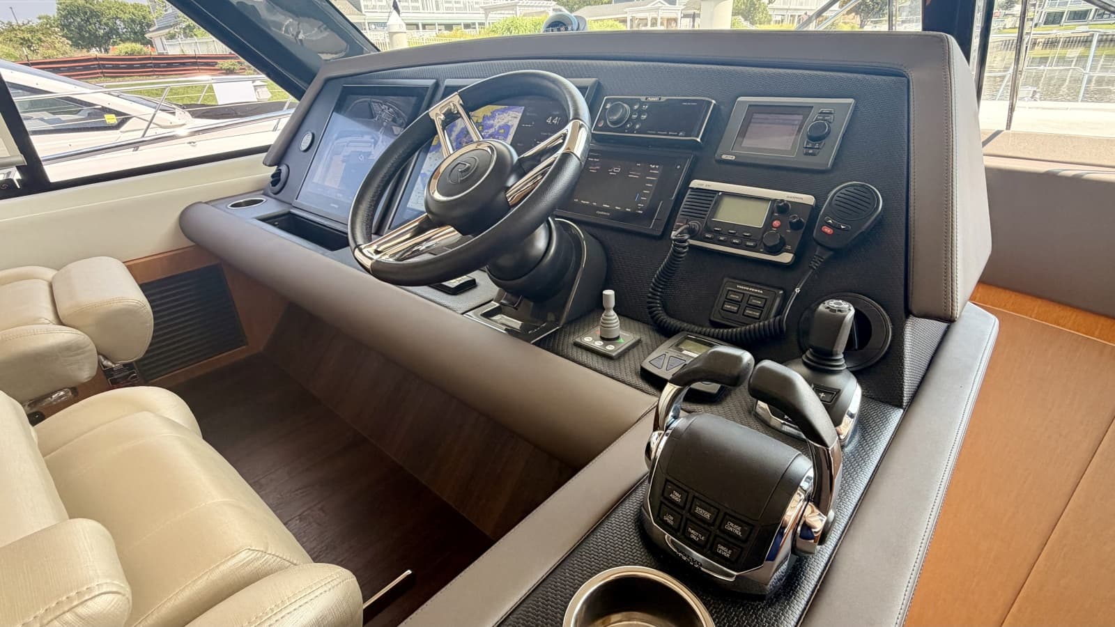 2017 Riviera 525 SUV - Photo 32