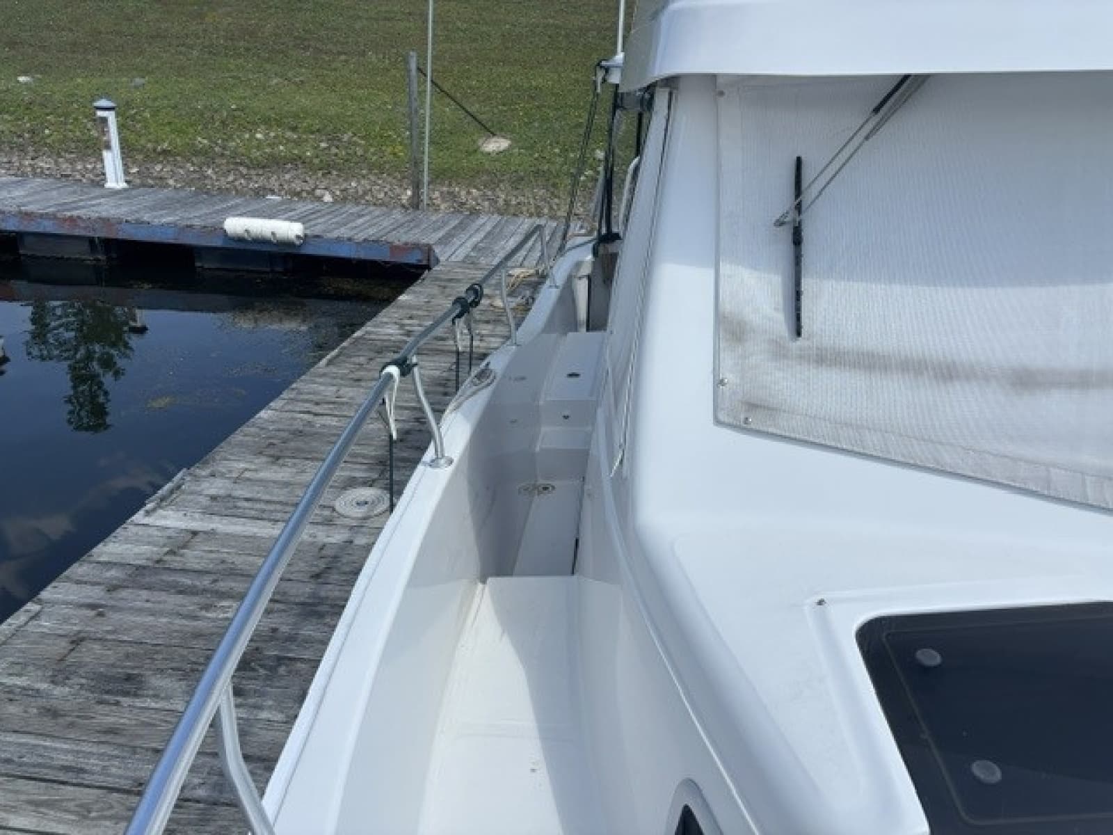 2001 Mainship 390 - Photo 70