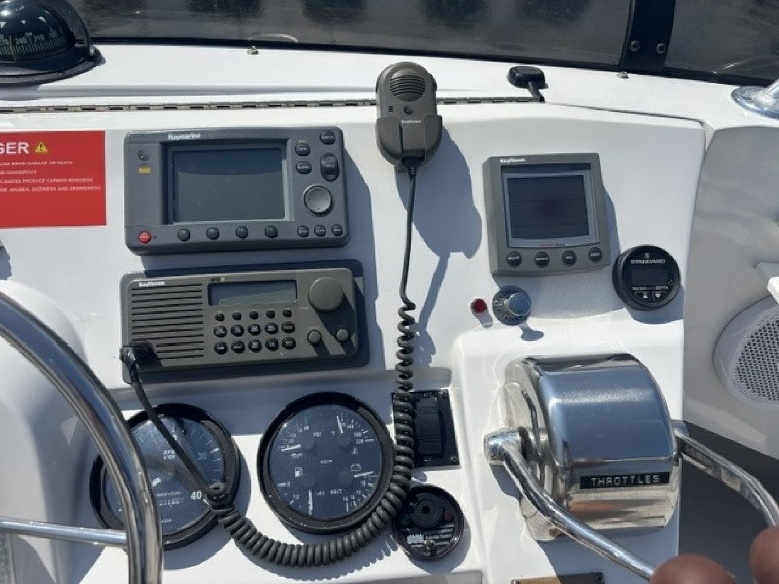 2001 Mainship 390 - Photo 8
