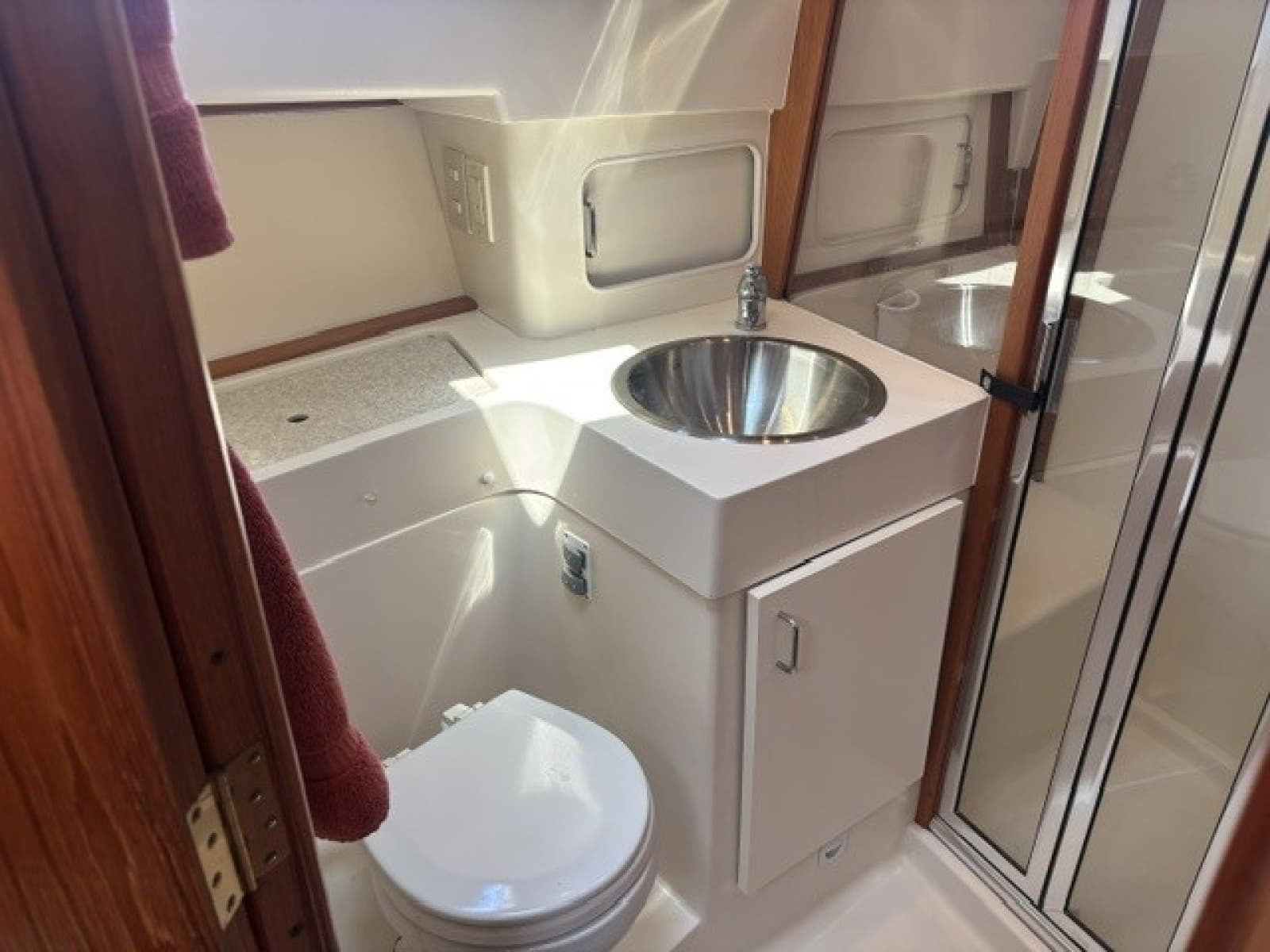 2001 Mainship 390 - Photo 35