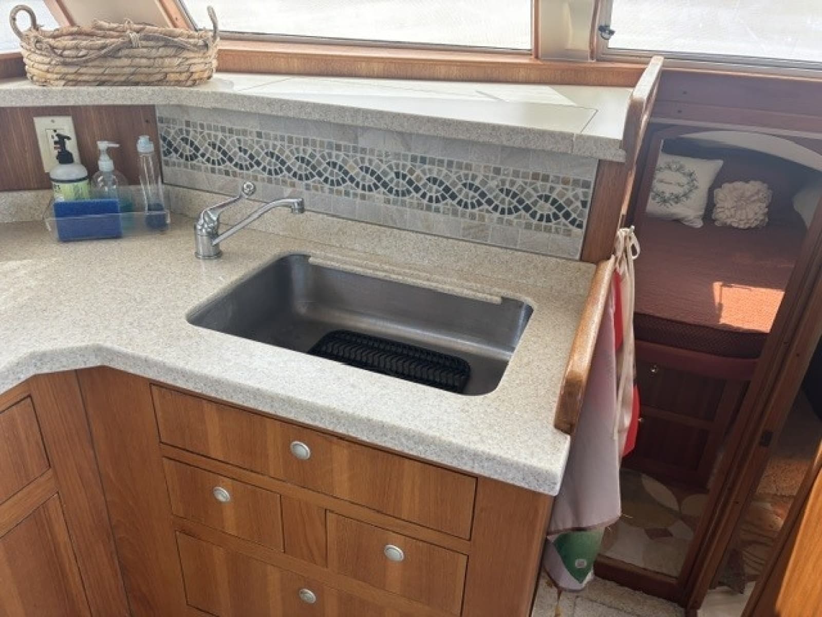 2001 Mainship 390 - Photo 28