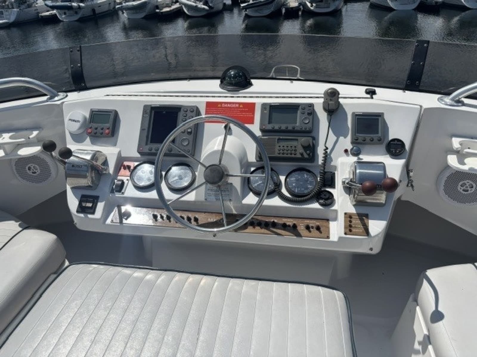 2001 Mainship 390 - Photo 7