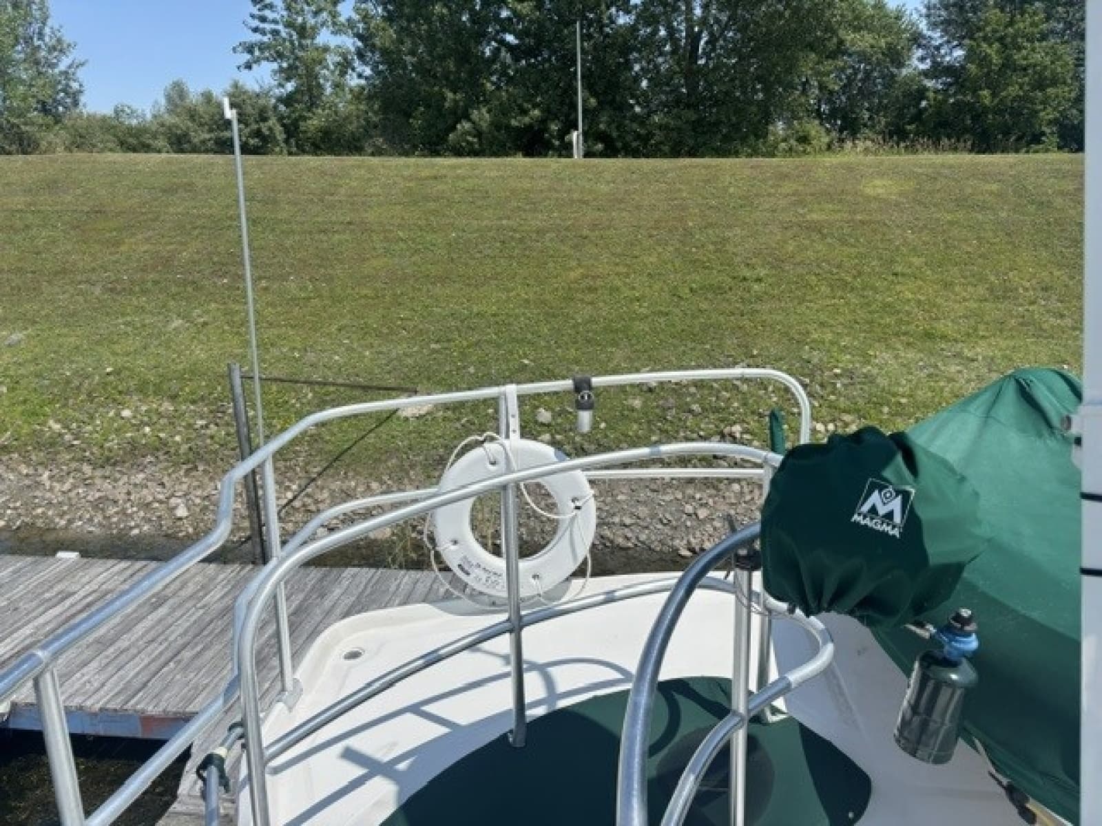 2001 Mainship 390 - Photo 15