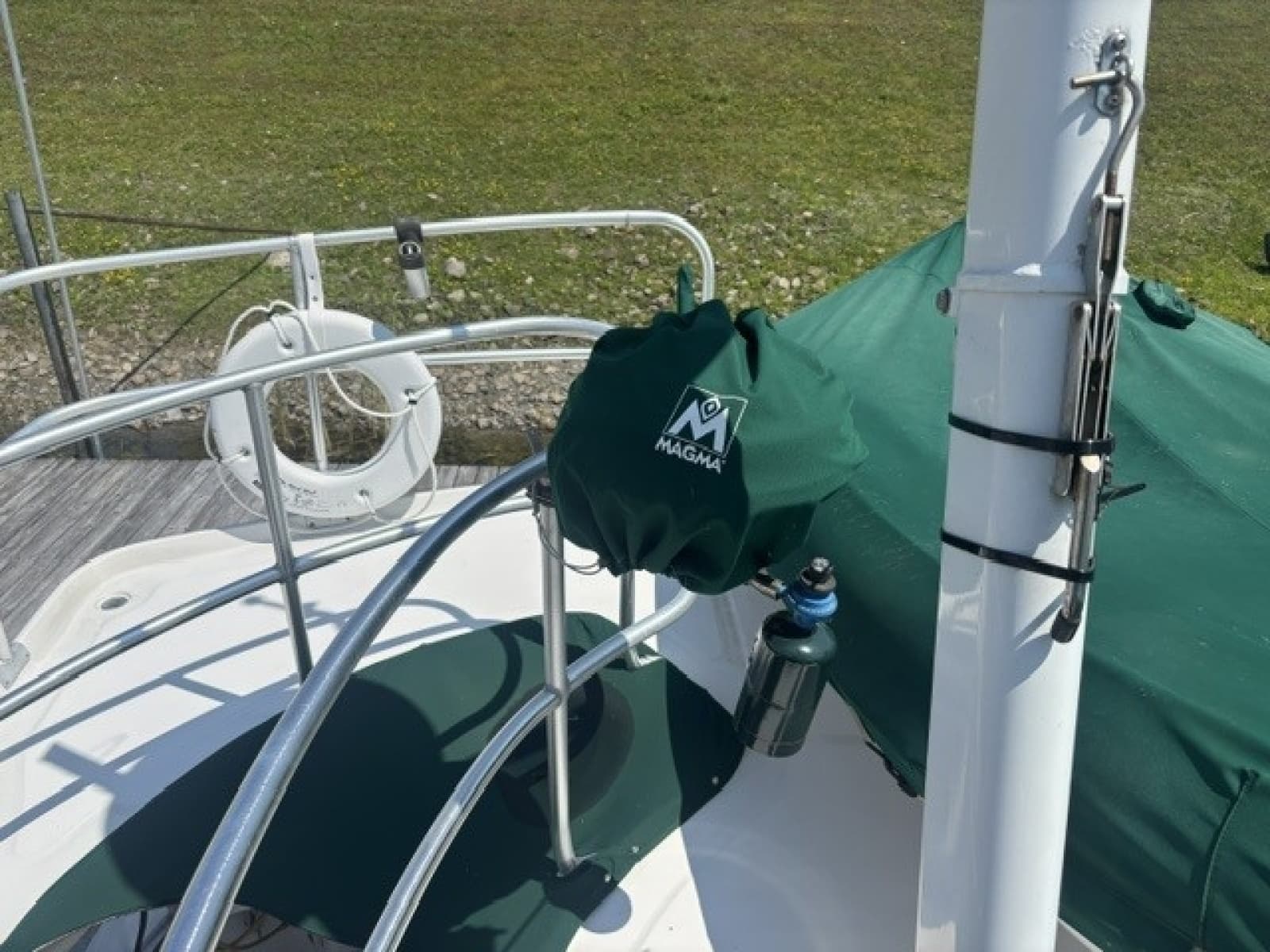 2001 Mainship 390 - Photo 6