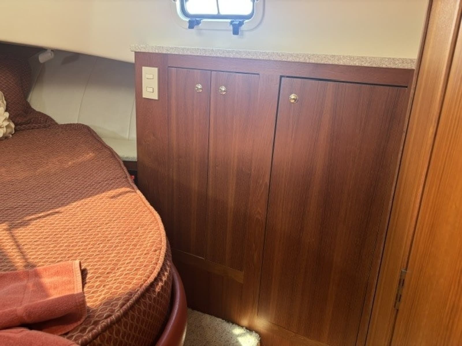 2001 Mainship 390 - Photo 37
