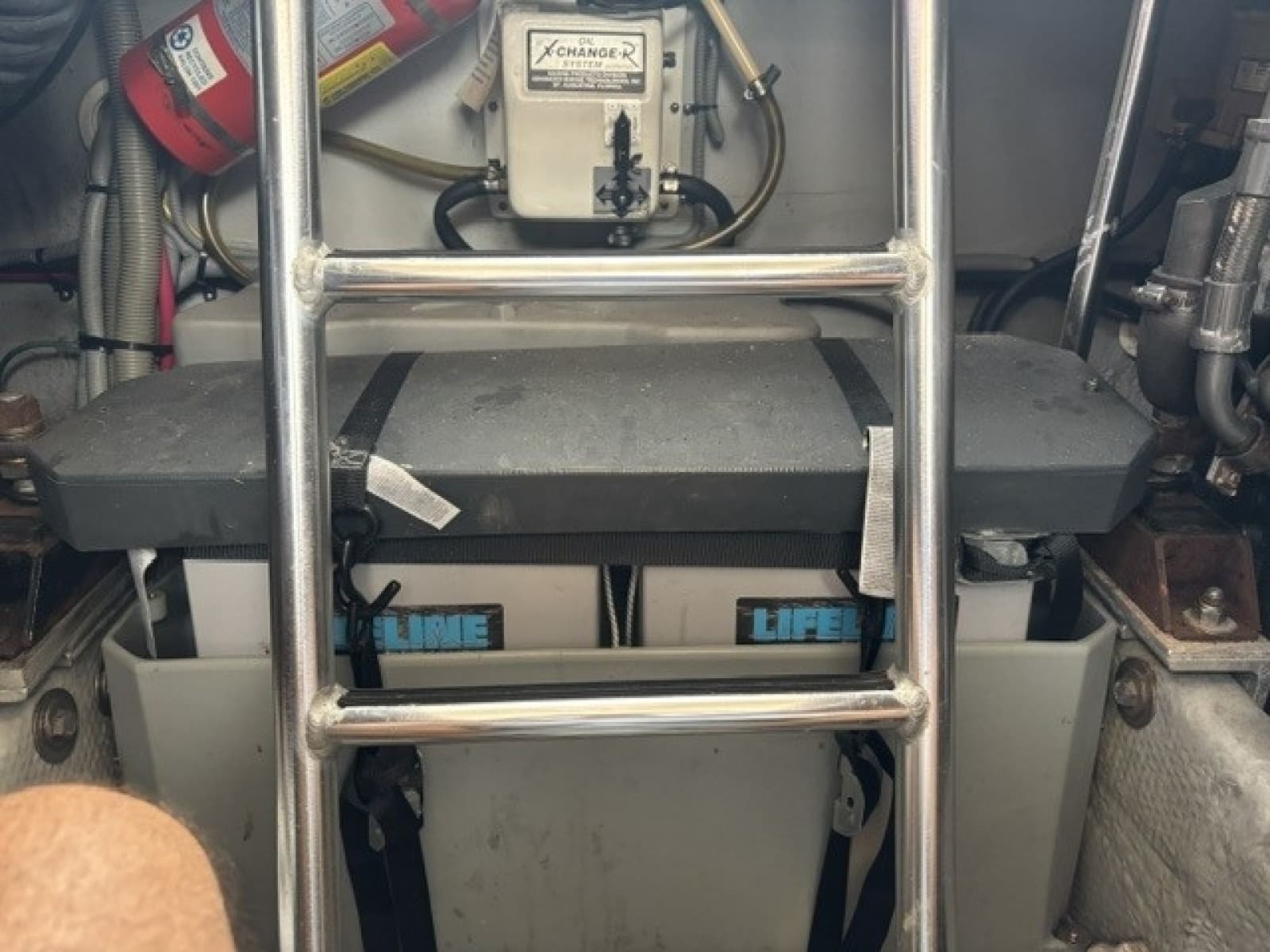 2001 Mainship 390 - Photo 55