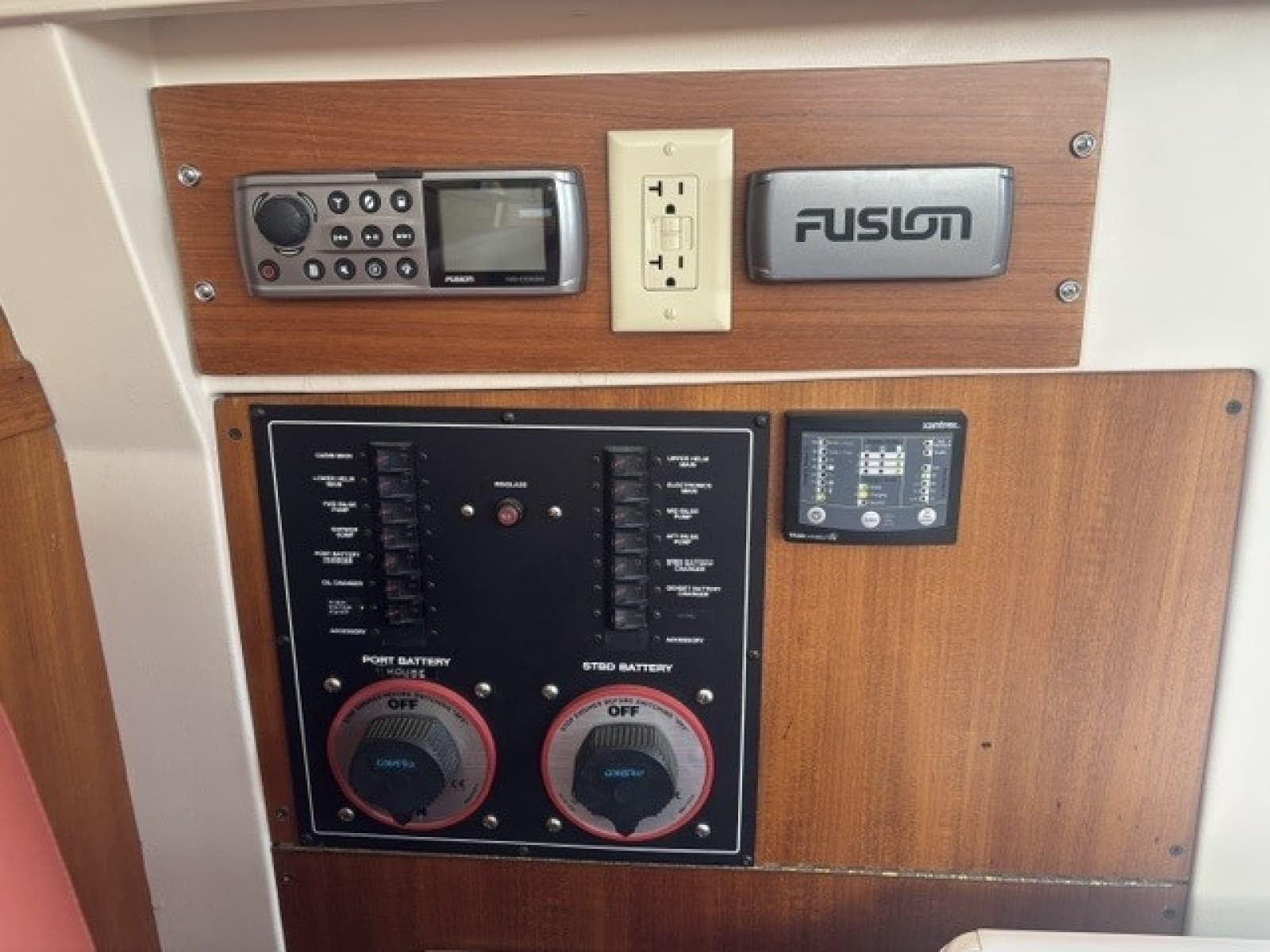 2001 Mainship 390 - Photo 3