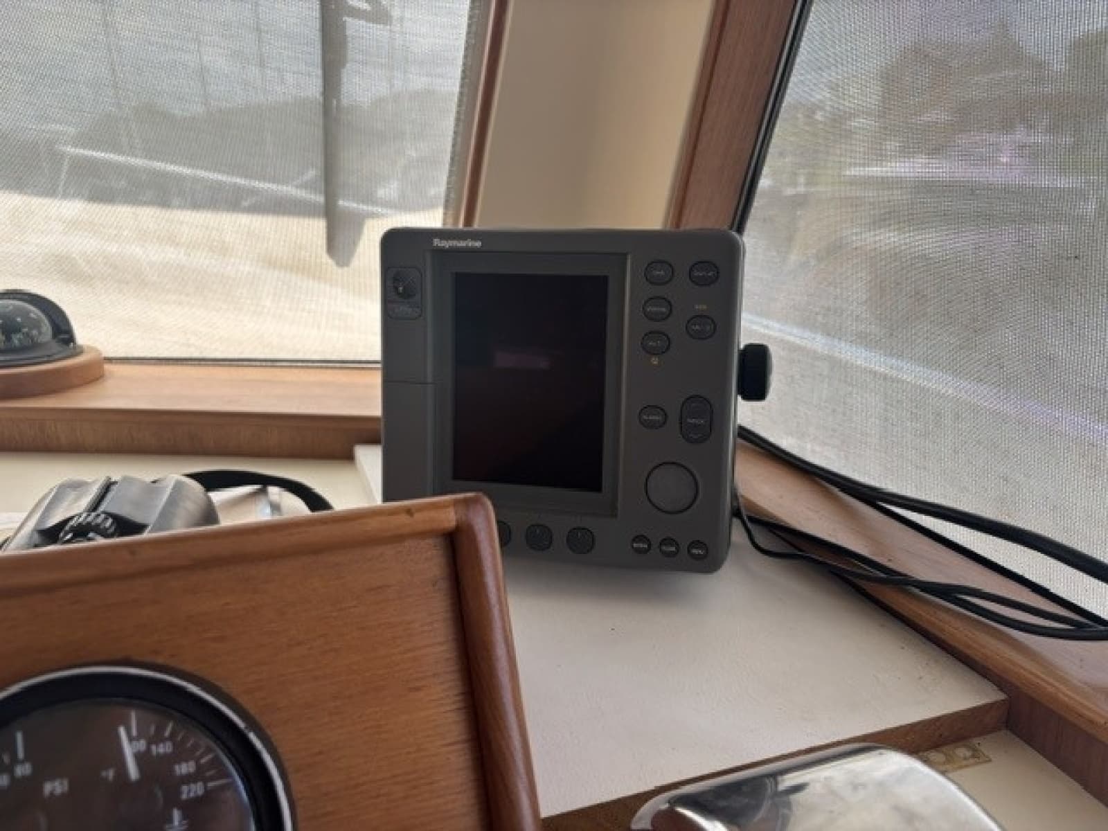 2001 Mainship 390 - Photo 21