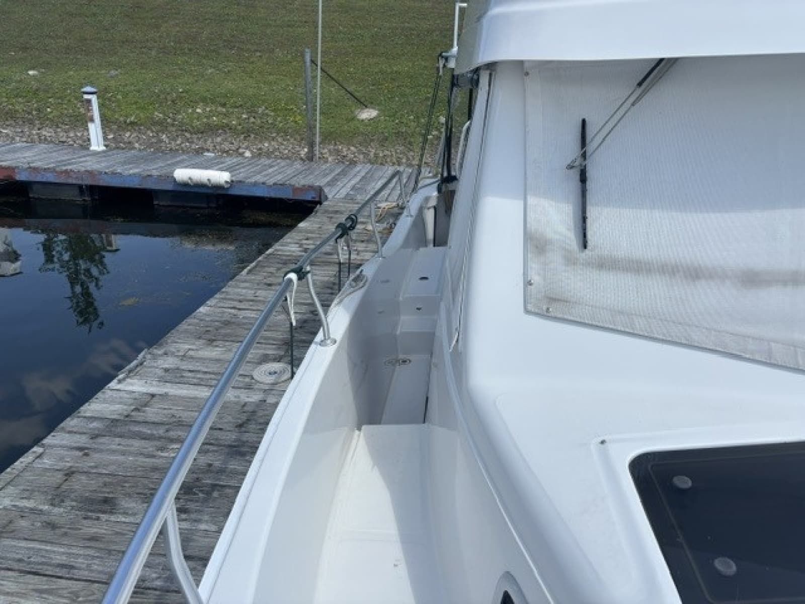 2001 Mainship 390 - Photo 71