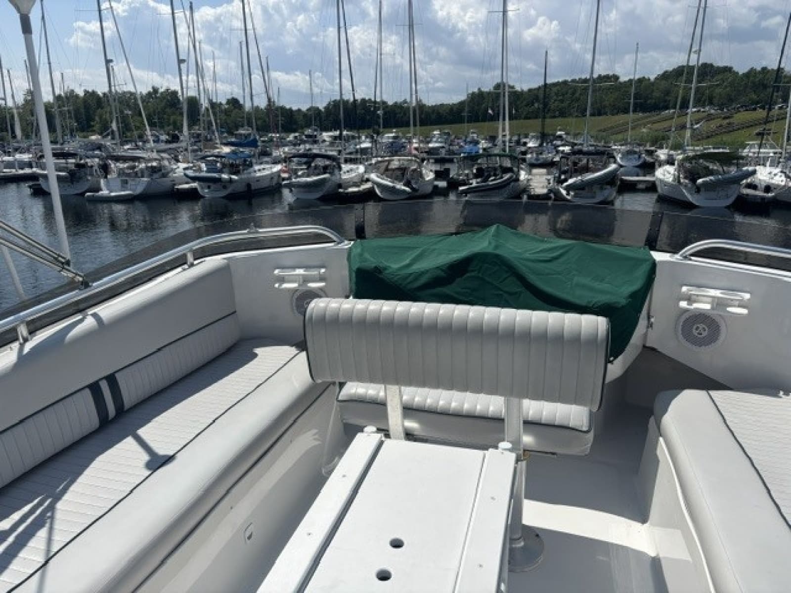 2001 Mainship 390 - Photo 17