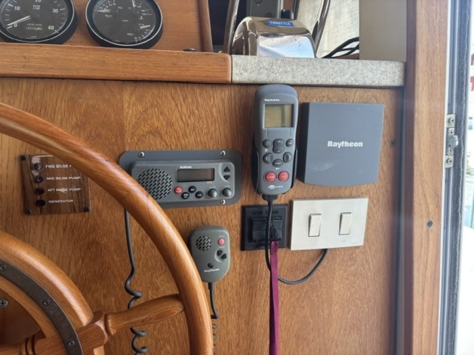 2001 Mainship 390 - Photo 22