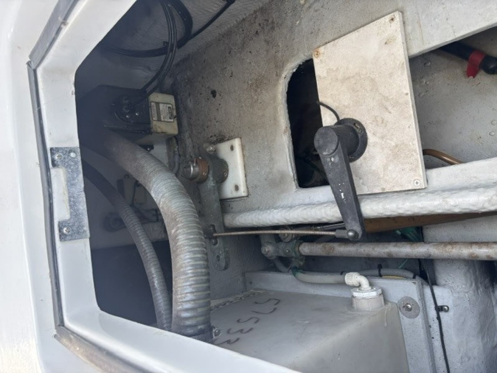 2001 Mainship 390 - Photo 78