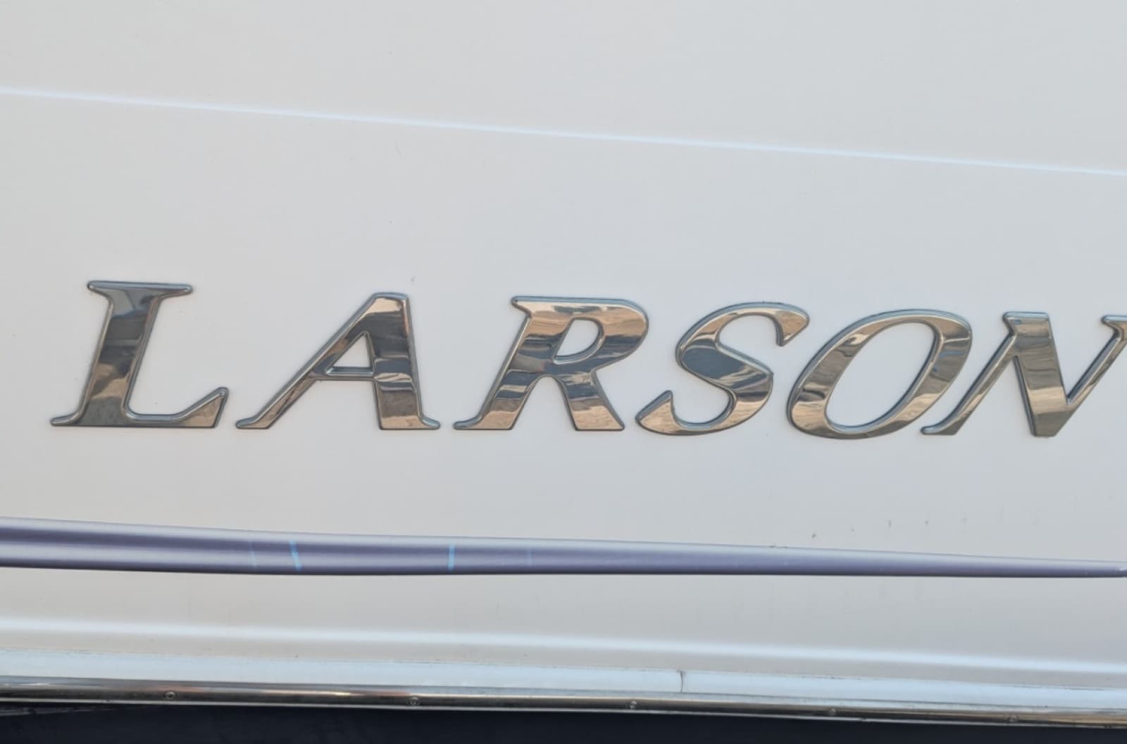 2010 Larson Cabrio 274 - Photo 2