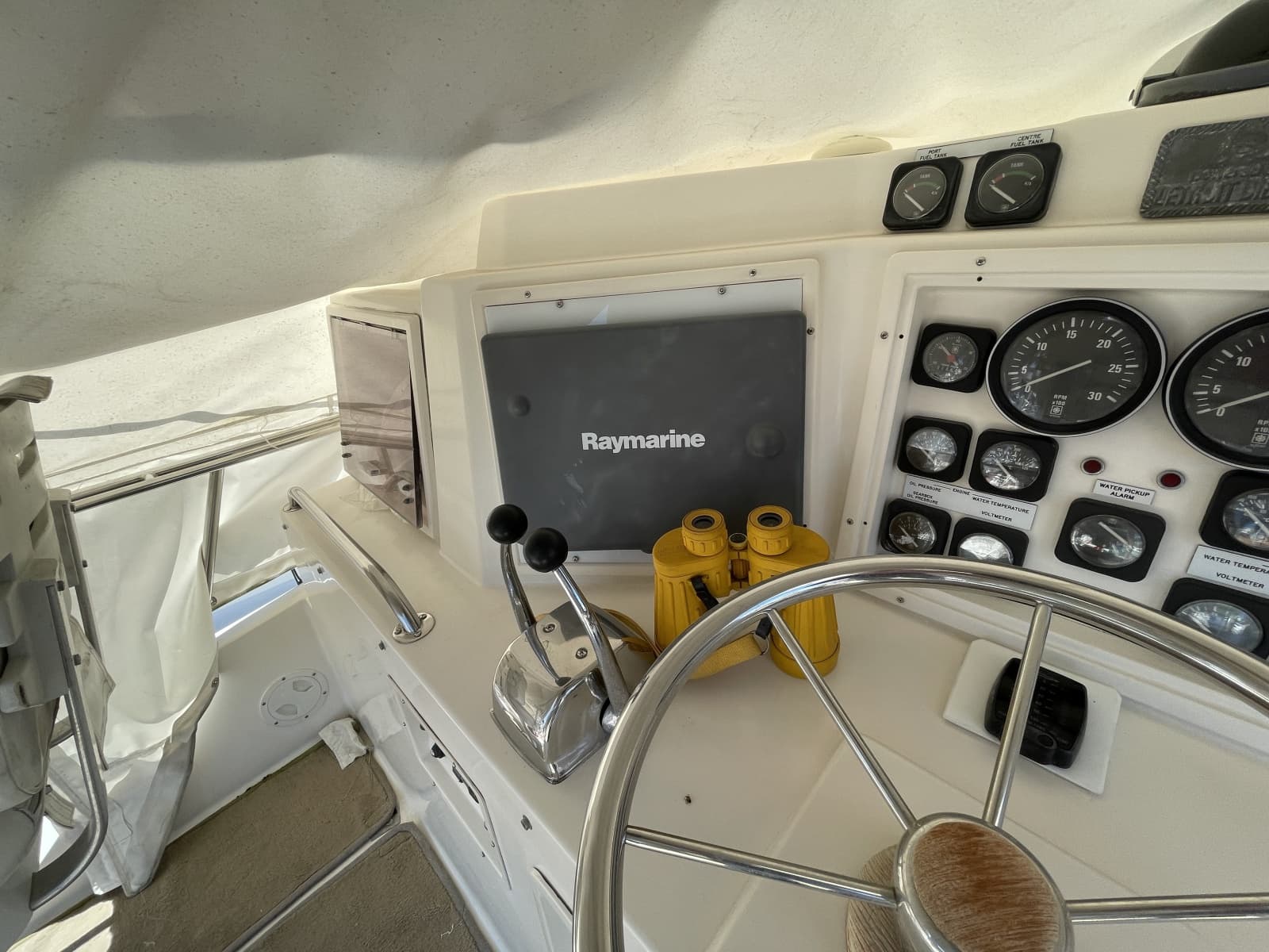 1990 Southern Cross 52 - Photo 28