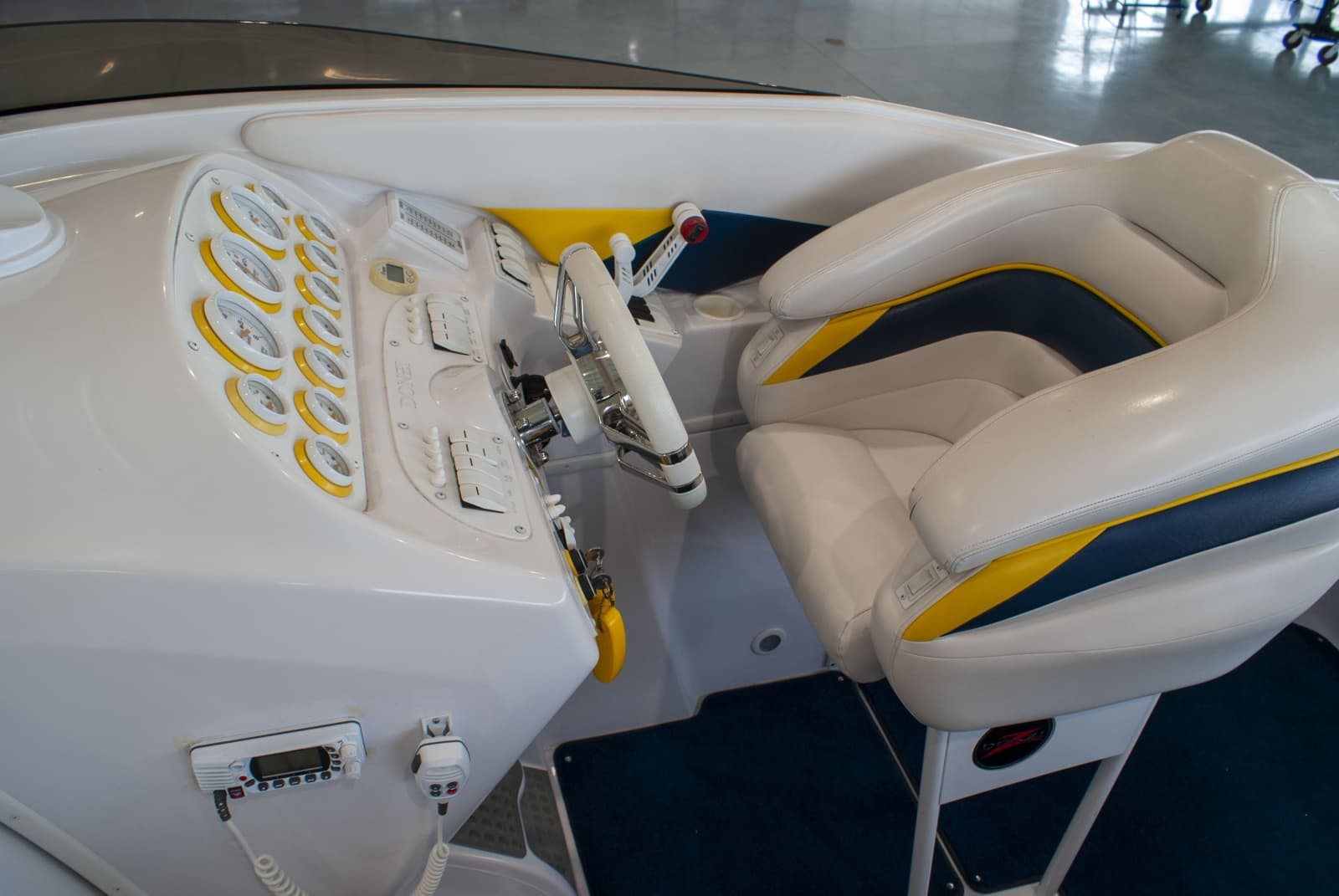 2004 Donzi 38 ZX - Photo 14