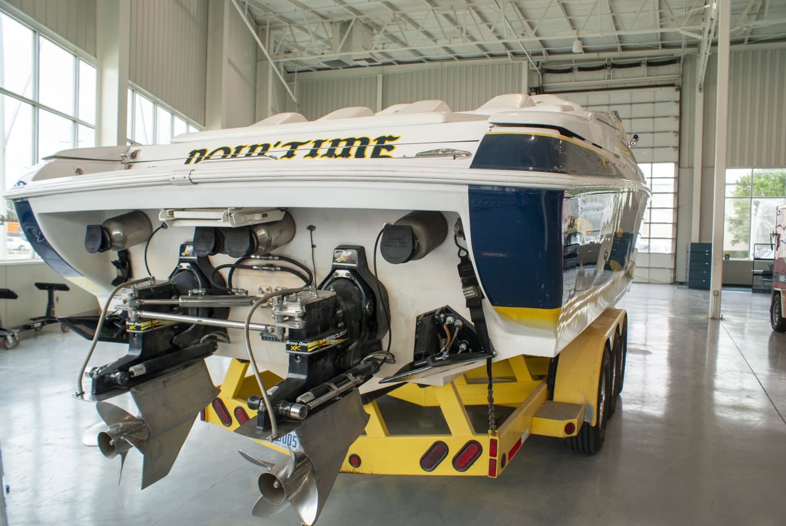 2004 Donzi 38 ZX - Photo 9