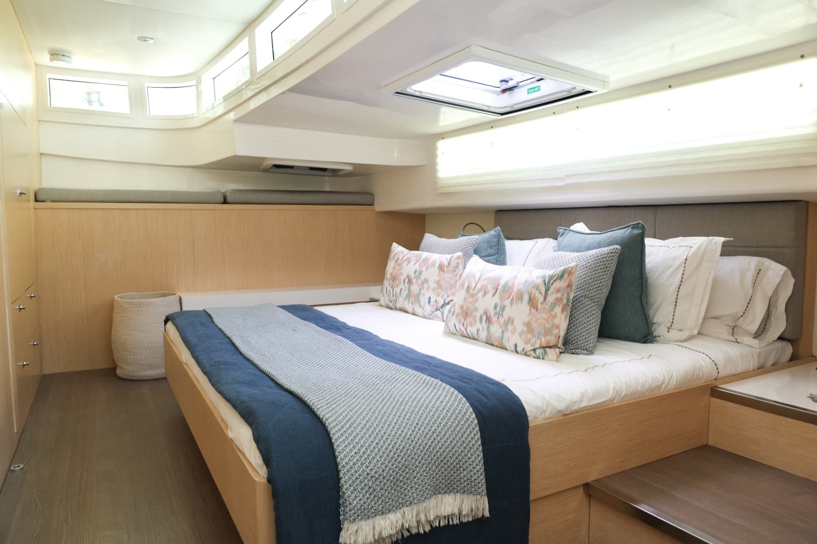 2019 Silent-Yachts  - Photo 24