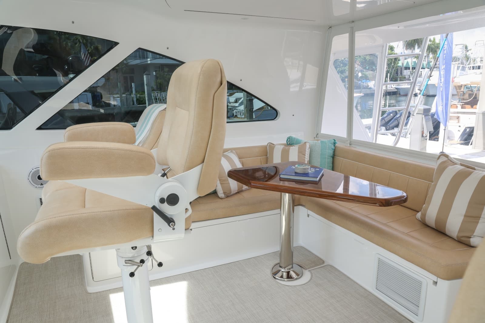 2020 Viking 44 Sport Coupe - Photo 28