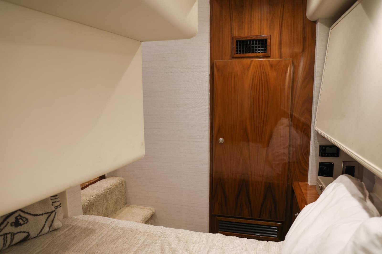 2020 Viking 44 Sport Coupe - Photo 42