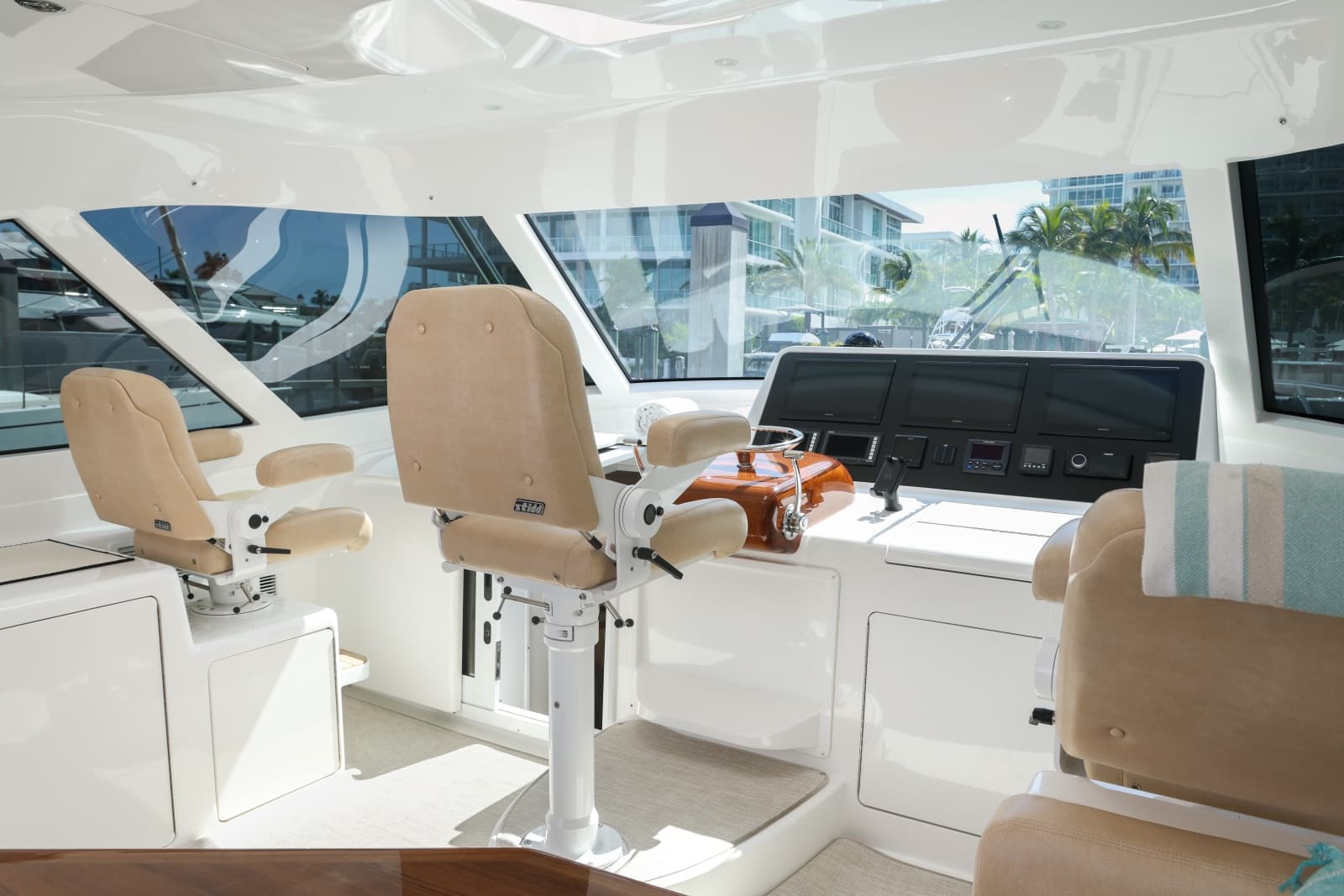 2020 Viking 44 Sport Coupe - Photo 30