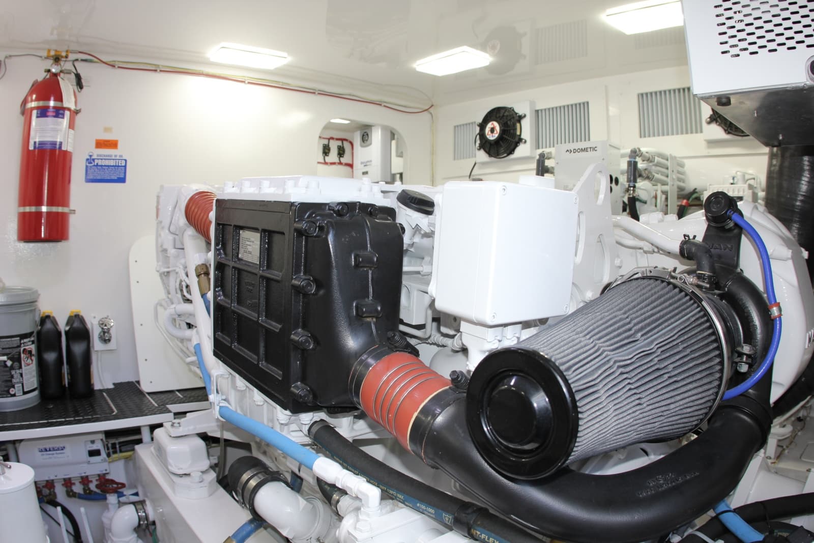 2020 Viking 44 Sport Coupe - Photo 6