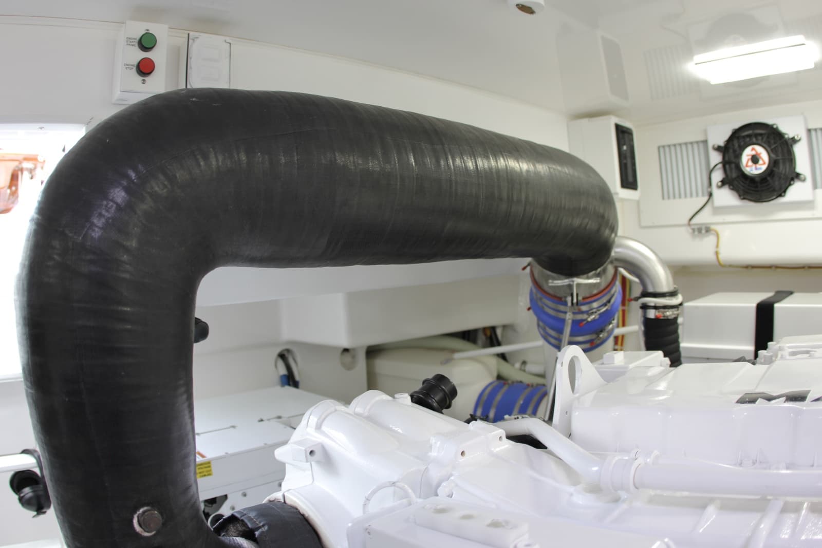 2020 Viking 44 Sport Coupe - Photo 9
