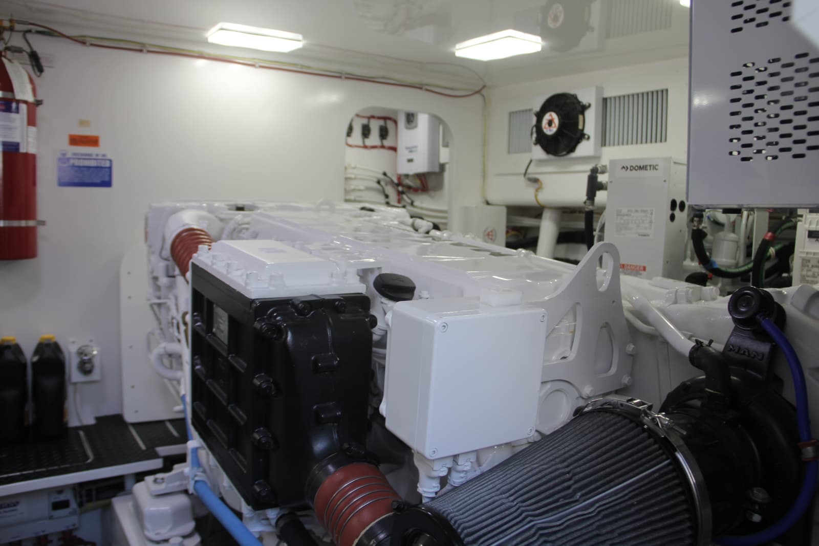 2020 Viking 44 Sport Coupe - Photo 14