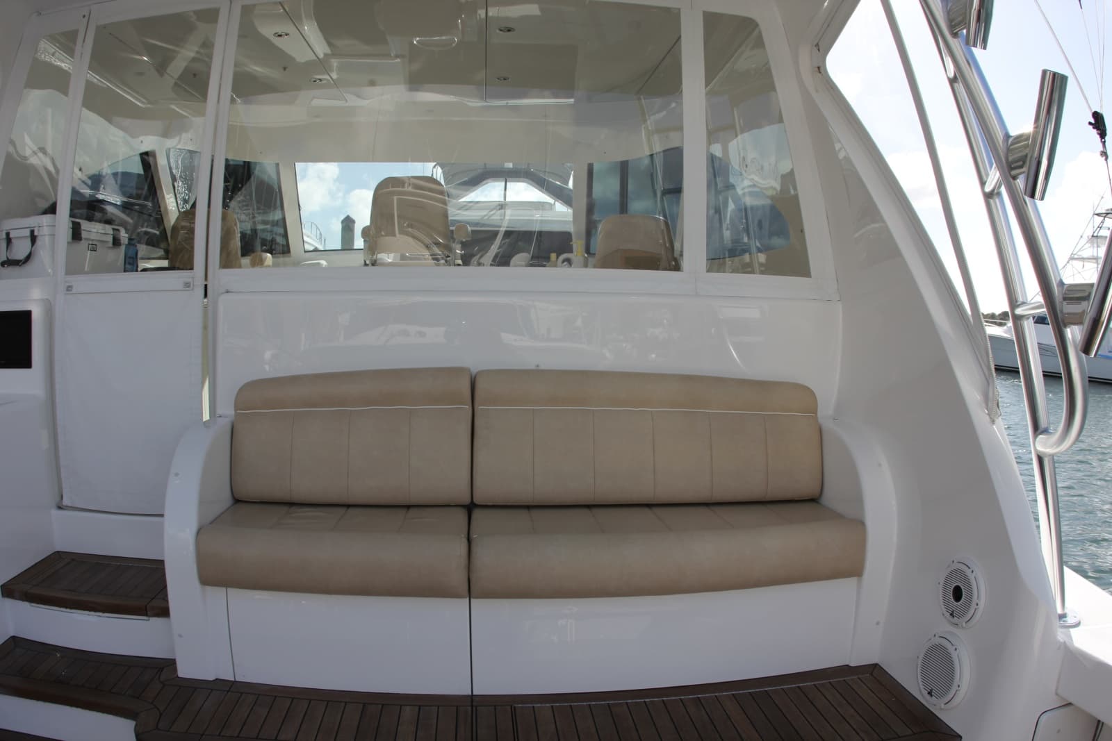 2020 Viking 44 Sport Coupe - Photo 3