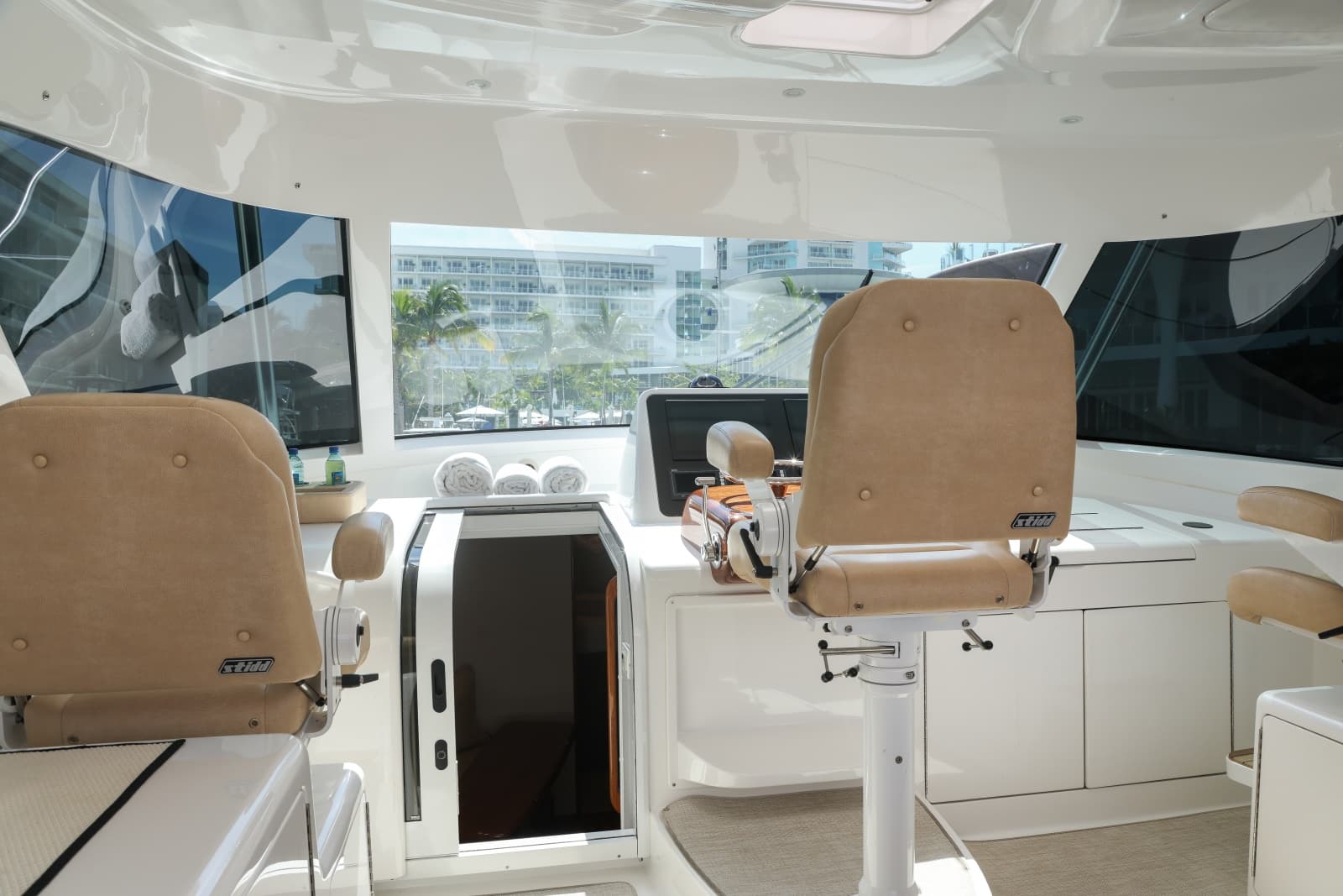 2020 Viking 44 Sport Coupe - Photo 33
