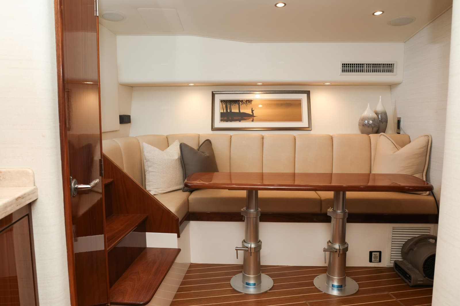 2020 Viking 44 Sport Coupe - Photo 35
