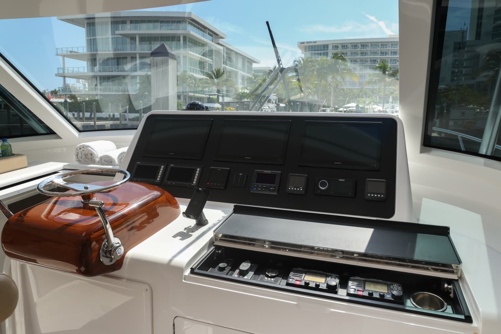 2020 Viking 44 Sport Coupe - Photo 32