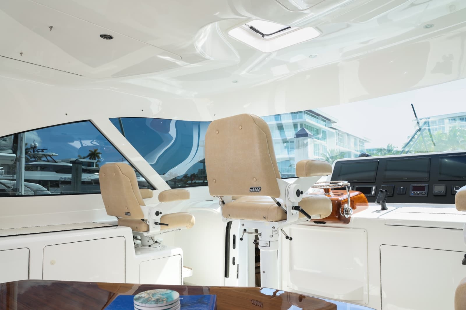 2020 Viking 44 Sport Coupe - Photo 29