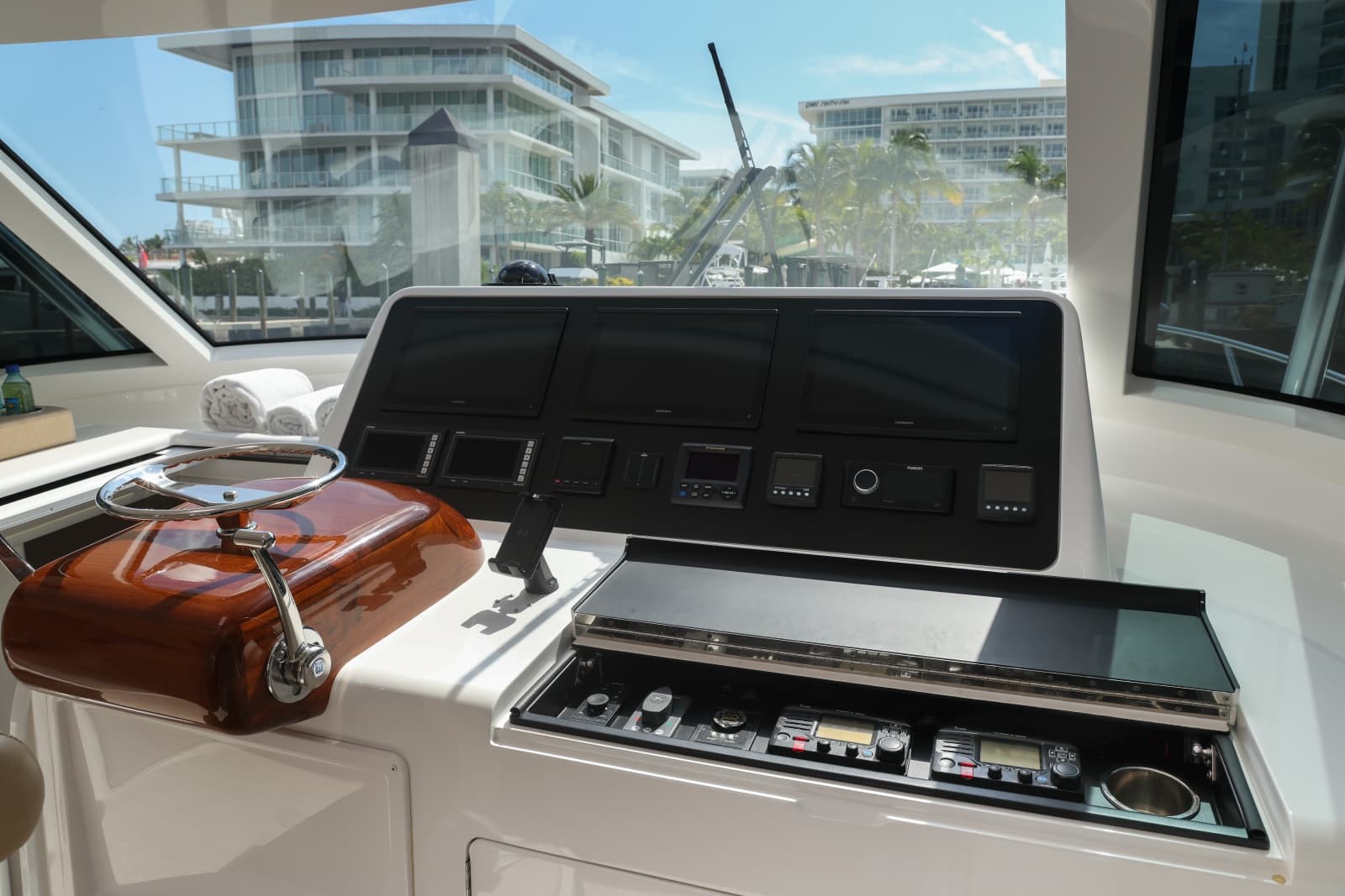 2020 Viking 44 Sport Coupe - Photo 31