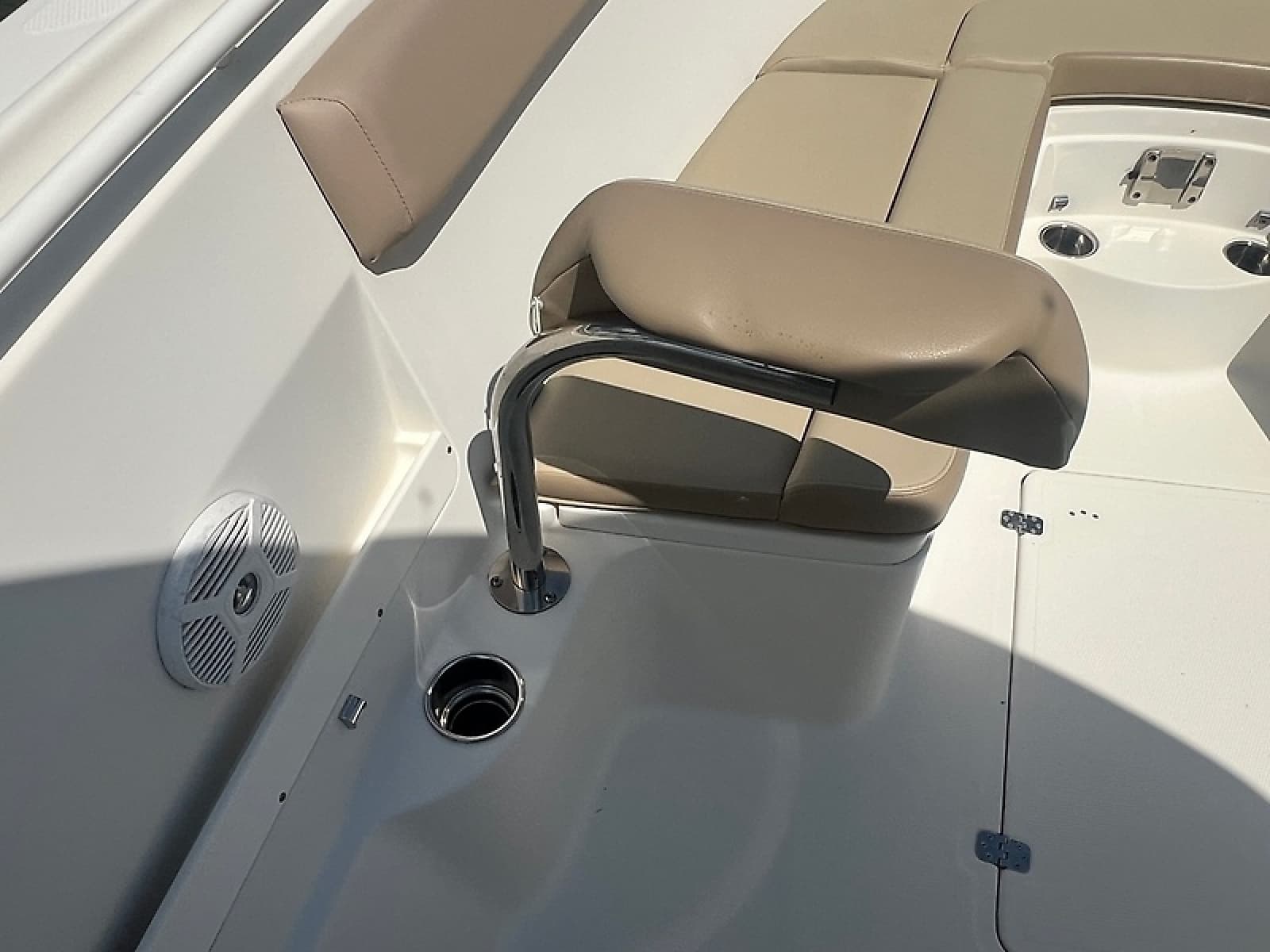 2017 Sailfish 320 CC - Photo 8