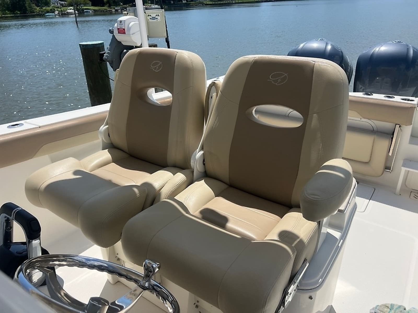 2017 Sailfish 320 CC - Photo 4