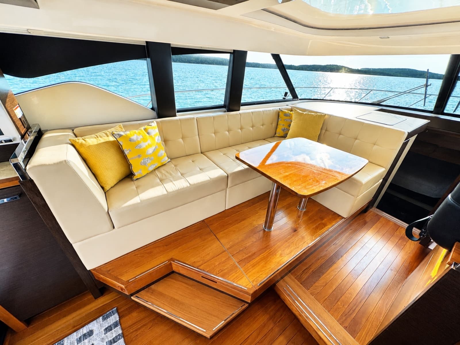 2016 Tiara Yachts 44 Coupe - Photo 4