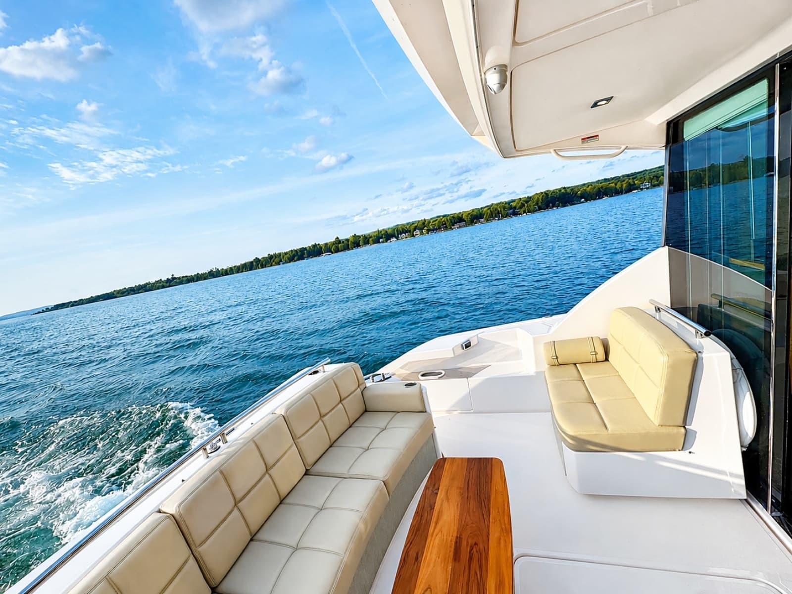 2016 Tiara Yachts 44 Coupe - Photo 19