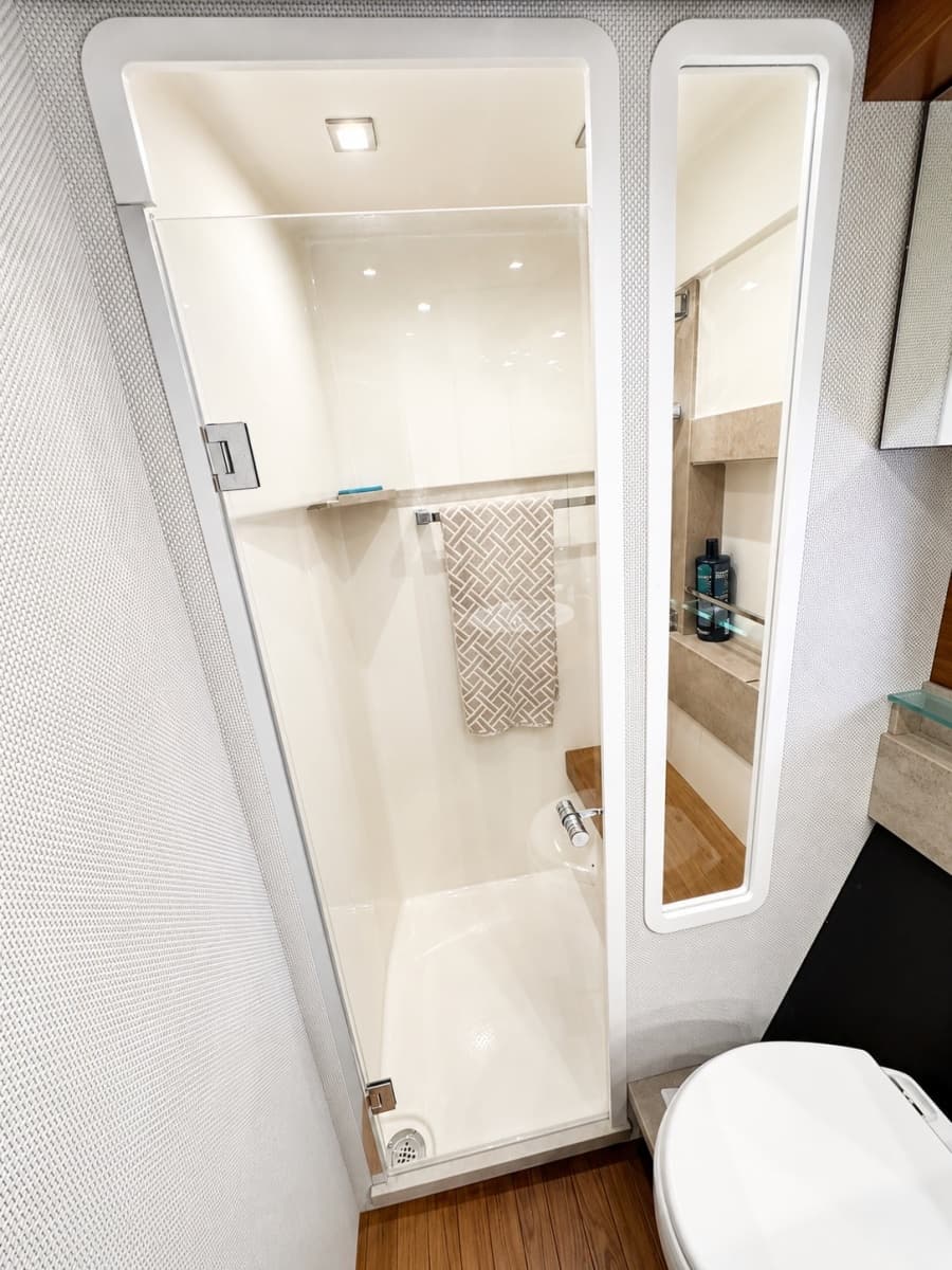 2016 Tiara Yachts 44 Coupe - Photo 54