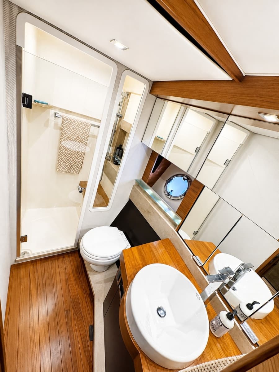 2016 Tiara Yachts 44 Coupe - Photo 53