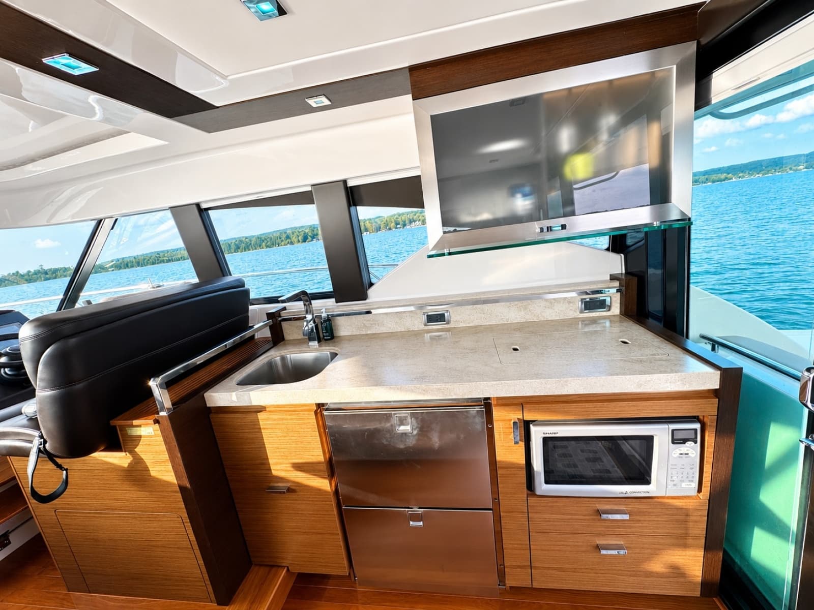 2016 Tiara Yachts 44 Coupe - Photo 34