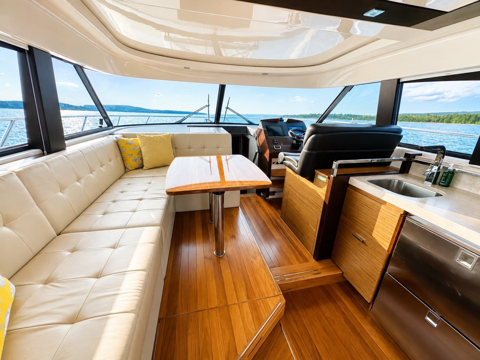 2016 Tiara Yachts 44 Coupe - Photo 29