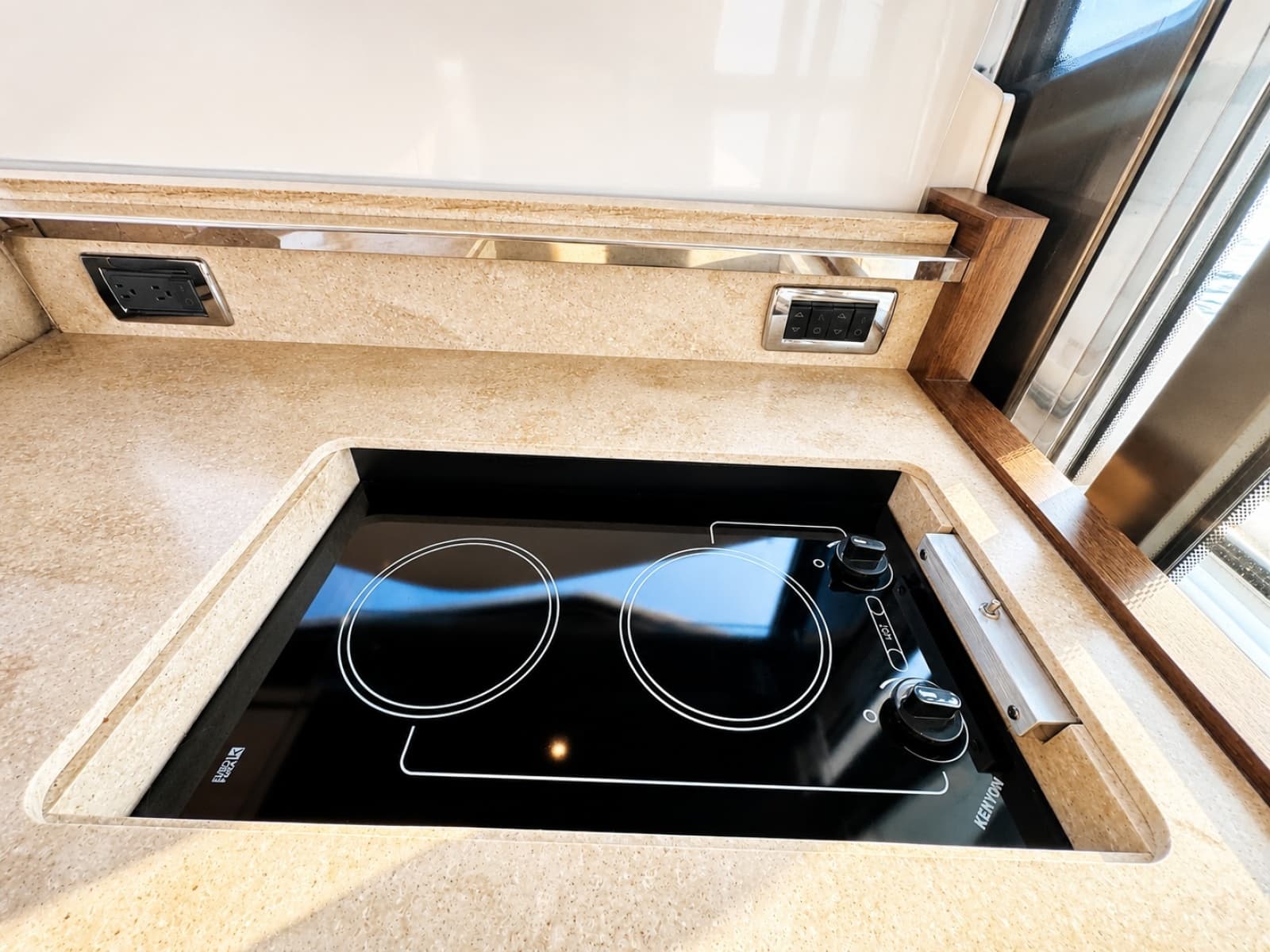2016 Tiara Yachts 44 Coupe - Photo 40
