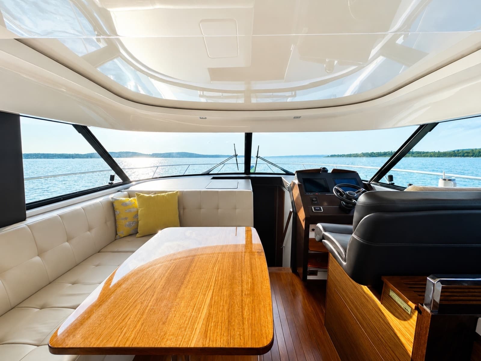 2016 Tiara Yachts 44 Coupe - Photo 21