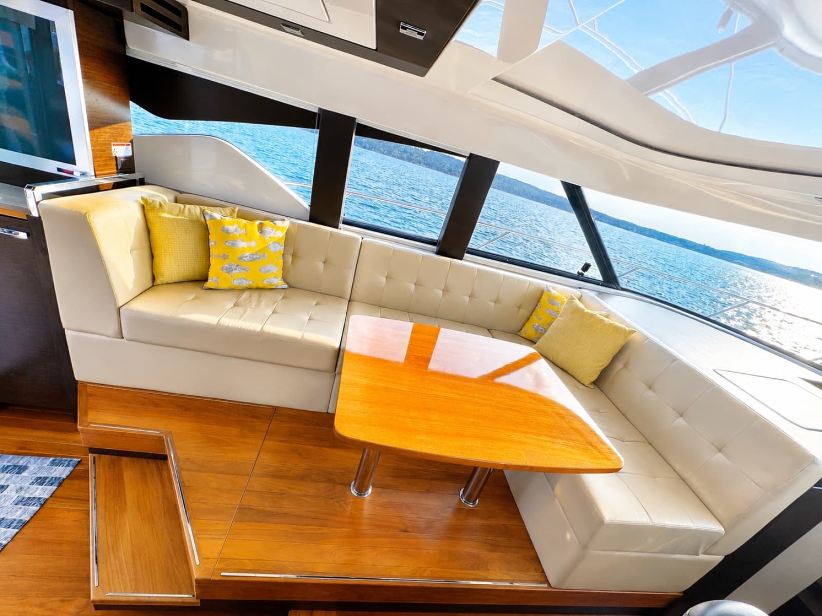 2016 Tiara Yachts 44 Coupe - Photo 33