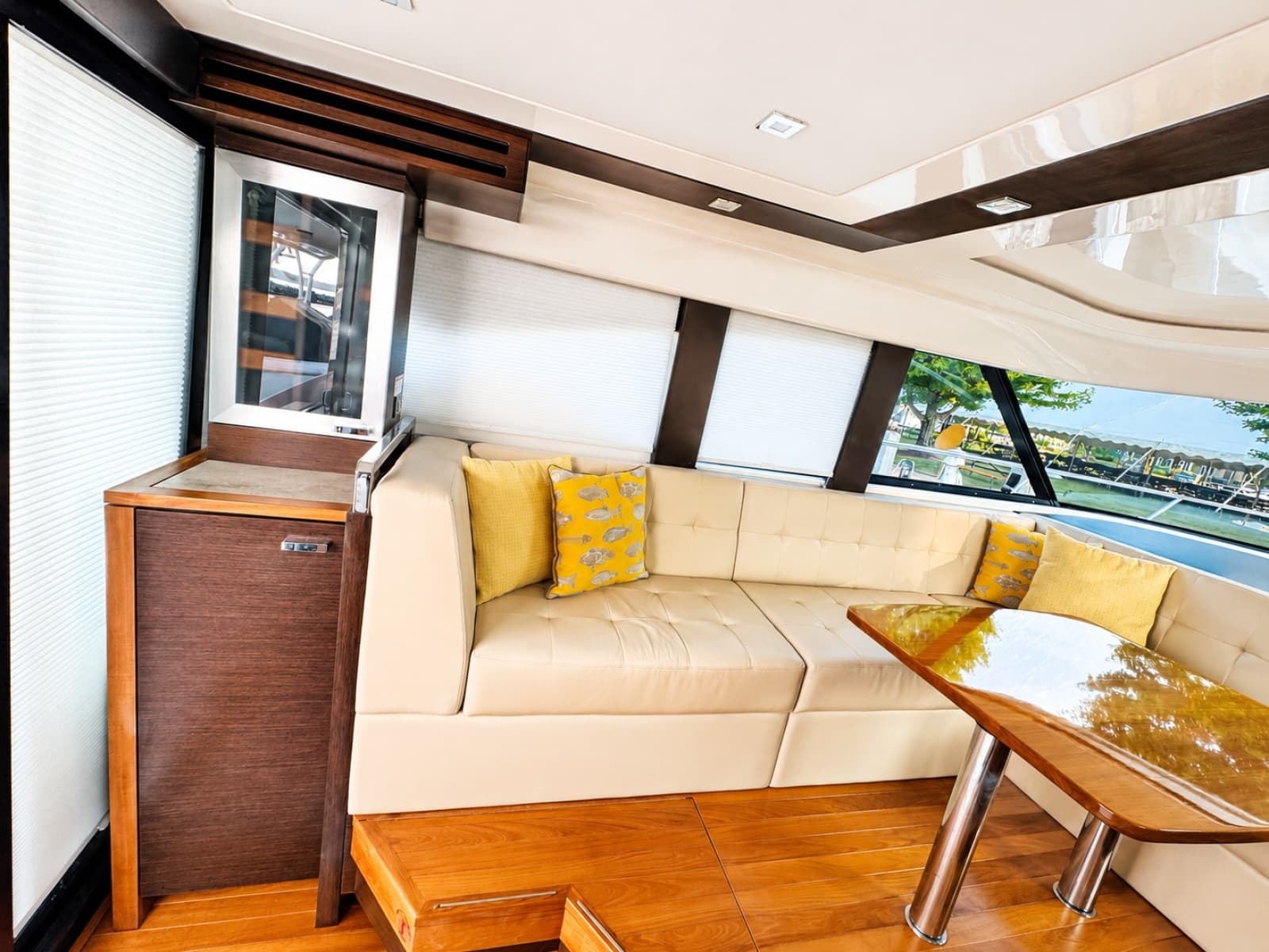 2016 Tiara Yachts 44 Coupe - Photo 32