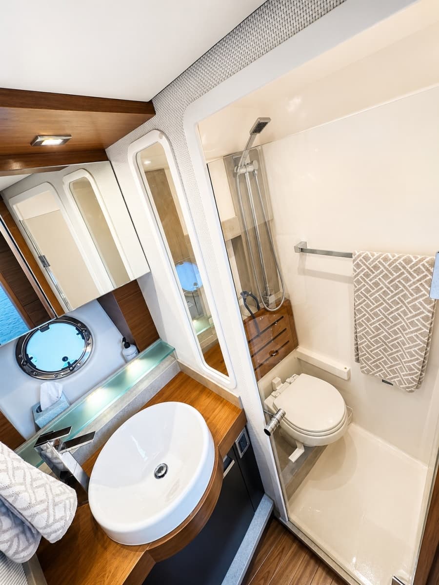 2016 Tiara Yachts 44 Coupe - Photo 57